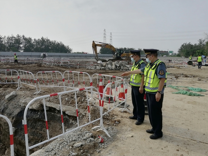 3石安支隊石家莊大隊對石家莊南站施工現(xiàn)場進行檢查