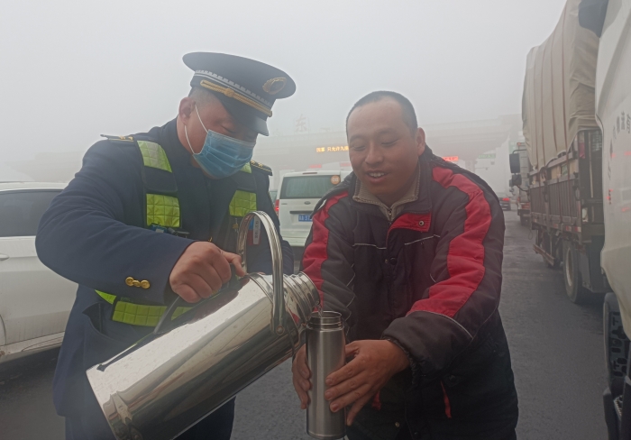 石家莊東收費站服務(wù)司乘