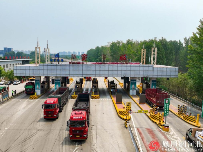 青銀高速全力守護道路暢通與司乘安全（圖為青銀高速竇嫗收費站）
