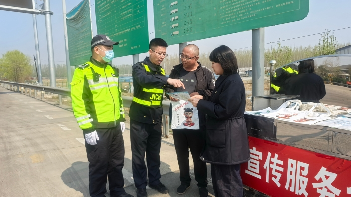D:\內(nèi)業(yè)綜合崗\文稿\稿件\2025年\2025.04-2024.06\20250414“哪吒”助陣普法宣傳 攜手共筑暢行防線——京哈北線分公司聯(lián)合屬地執(zhí)法部門開展普法宣傳活動(dòng)\微信圖片_20250414090611